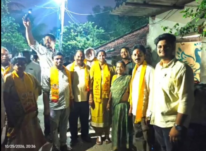 కృష్ణాపురంలో కూటమి ప్రచార జోరు.. ఇంటింటికీ చేరువవుతున్న కుచ్చర్లపాటి అరుణకుమారి! 🗳️ ప్రజలతో మమేకం..