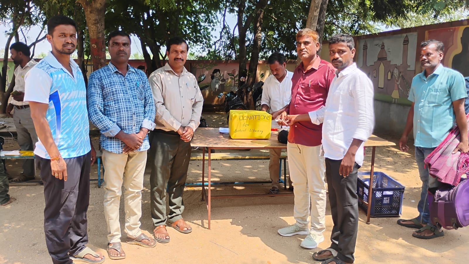 గురుకుల పాఠశాలలో లైబ్రరీ ఏర్పాటుకు తల్లిదండ్రుల సహకారం