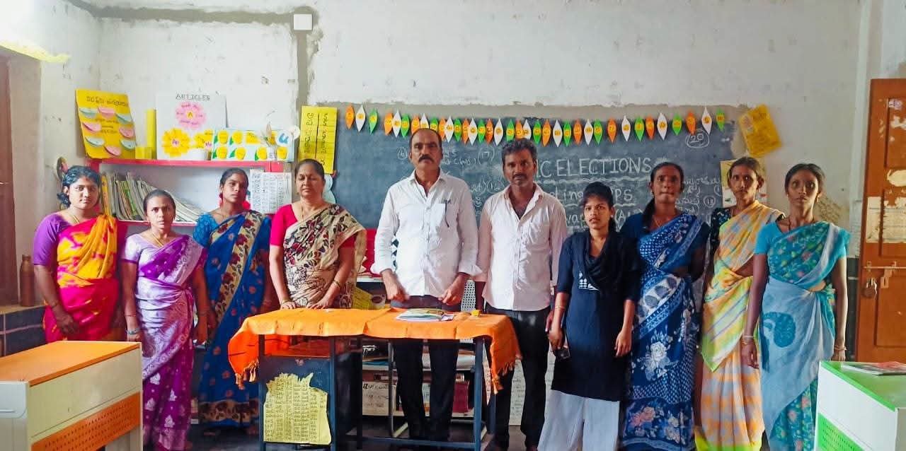 మల్లంలో వైభవంగా వసంతోత్సవం* 🟢*వేద మంత్రోచ్ఛారణల నడుమ* 🟢*ఉత్సవమూర్తులకు ప్రత్యేక పూజలు* 🟢*నూతన దంపతులకు వసంతాలు పోసిన ఆలయ నిర్వాహకులు* 🟢*కన్నుల పండువగా సాగిన ఆధ్యాత్మిక వేడుకలు* *పున్నమి న్యూస్ రిపోర్టర్ హరికృష్ణ అక్టోబర్ 1 చిట్టమూరు మండలం*