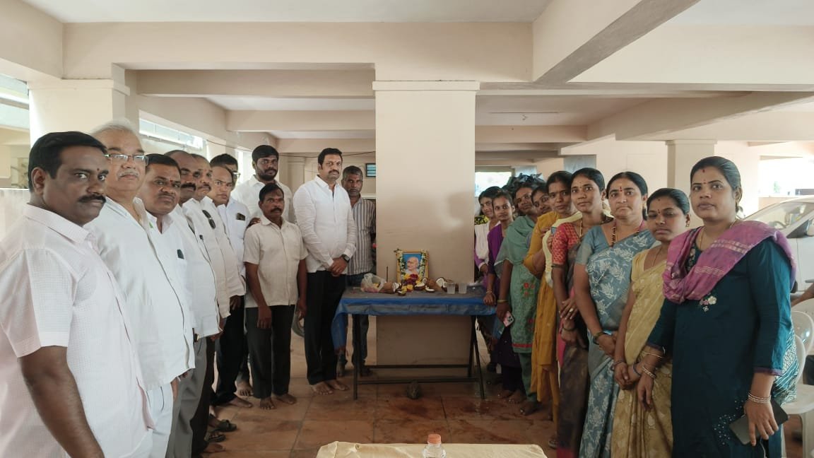 గాంధీ జయంతి సందర్భంగా నాగులపల్లిలో ఘన నివాళులు