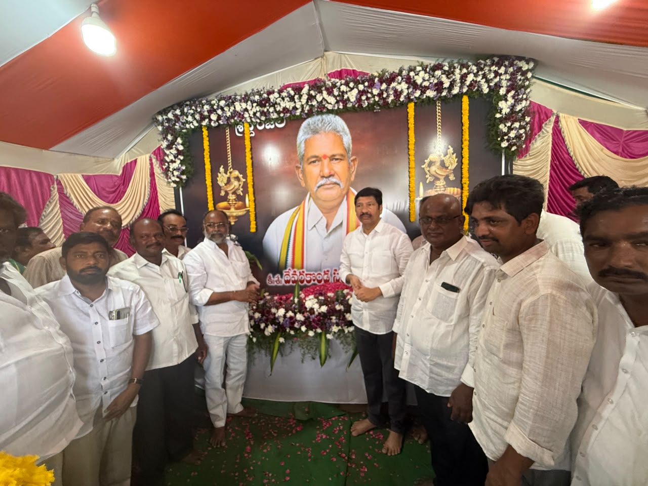 దేవరకొండ సత్యనారాయణ గారికి నివాళులర్పించిన మాజీ మంత్రి జోగు రమేష్