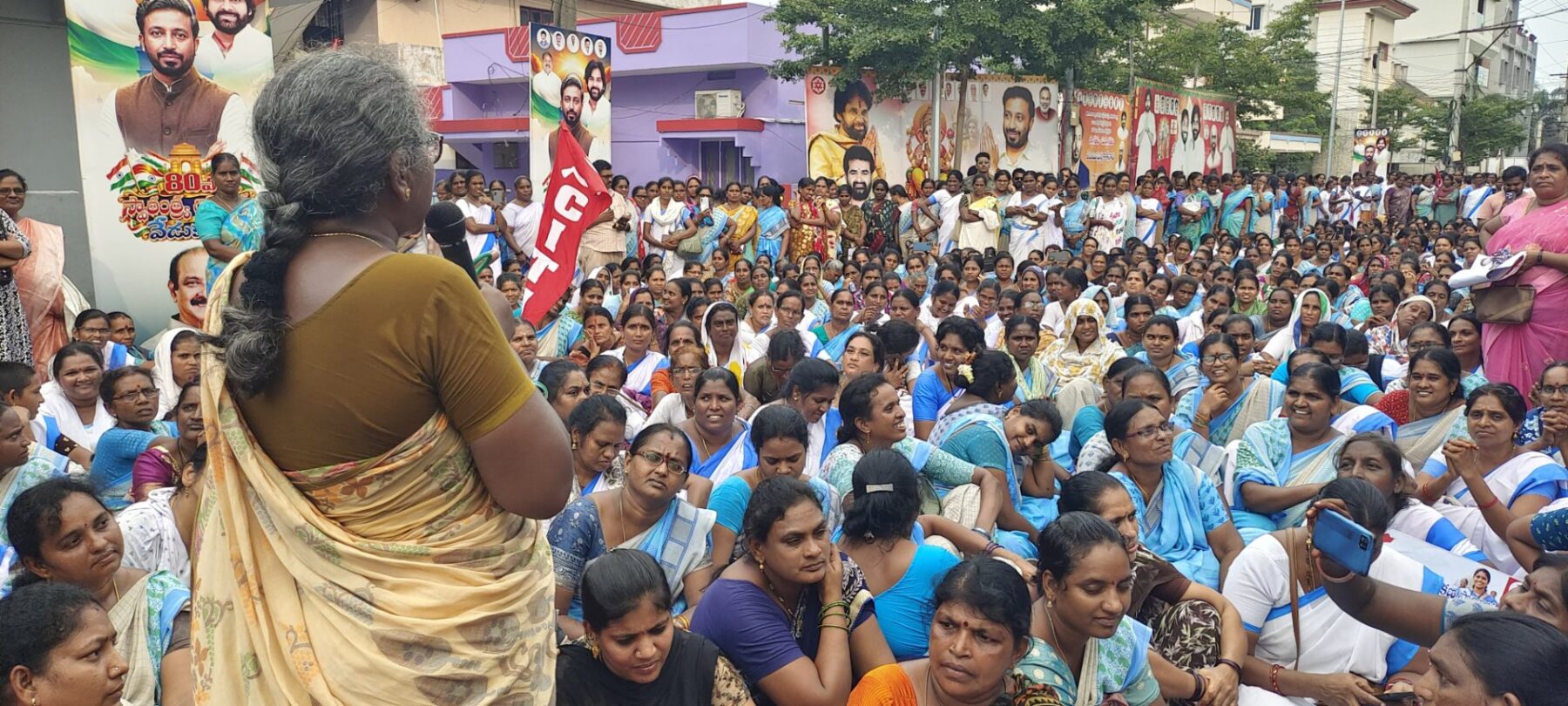 కాకినాడలో ఎంపీ ఇంటికి స్కీం వర్కర్ల ర్యాలీ