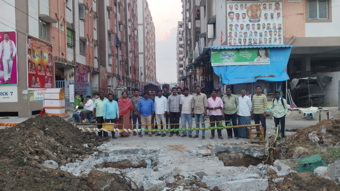 బాచుపల్లిలో బిఆర్‌ఎస్ పార్టీ నేత సాంబశివరెడ్డి ఉదారత: సొంత నిధులతో కాలనీ మెయిన్ గేట్ నిర్మాణ పనులు ప్రారంభం