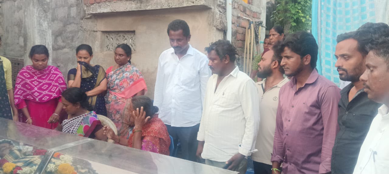 వైఎస్ఆర్ కాంగ్రెస్ పార్టీ రాంభూపాల్ రెడ్డి గారు ఆదేశంతో వైఎస్ఆర్ కాంగ్రెస్ పార్టీ సీనియర్ నాయకుడు ధర్మరాజు