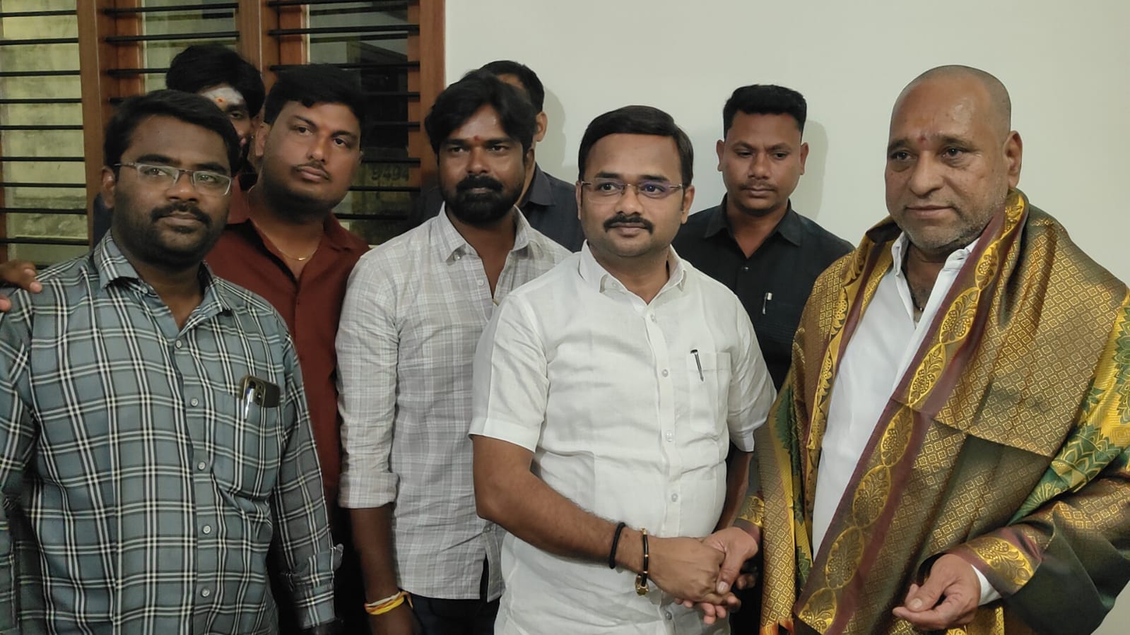 నవరాత్రి ఉత్సవాలకు ఎమ్మెల్యే అమర్ ను ఆహ్వానించిన పుంగనూరు జనసేన నేతలు