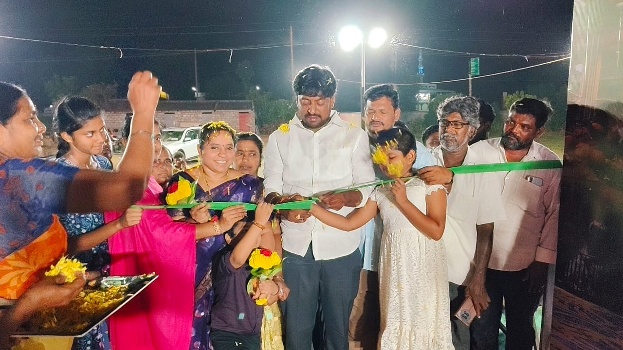 టైటానిక్ ఎగ్జిబిషన్ ప్రారంభించిన లంక నితీష్