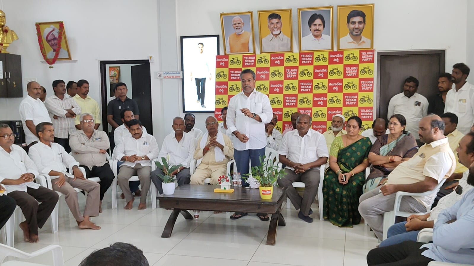 చట్టపరమైన పోరాటంతో పార్టీ పరంగా రిజర్వేషన్లు మైలవరం ఎమ్మెల్యే వసంత వెంకట కృష్ణ ప్రసాద్