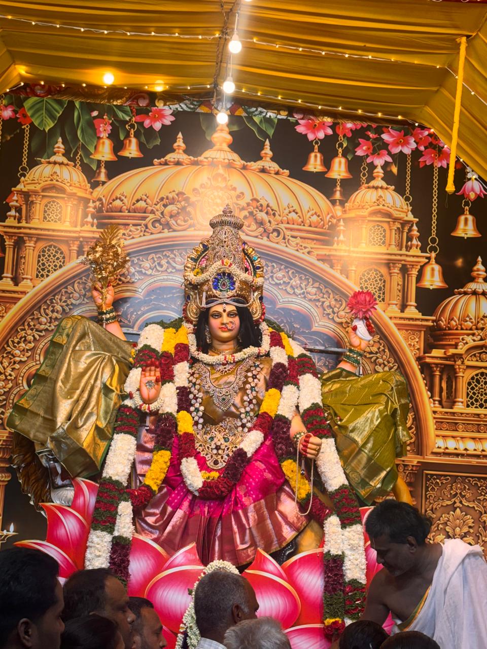 బాల త్రిపుర సుందరిగా దర్శనమిచ్చిన దుర్గమ్మ