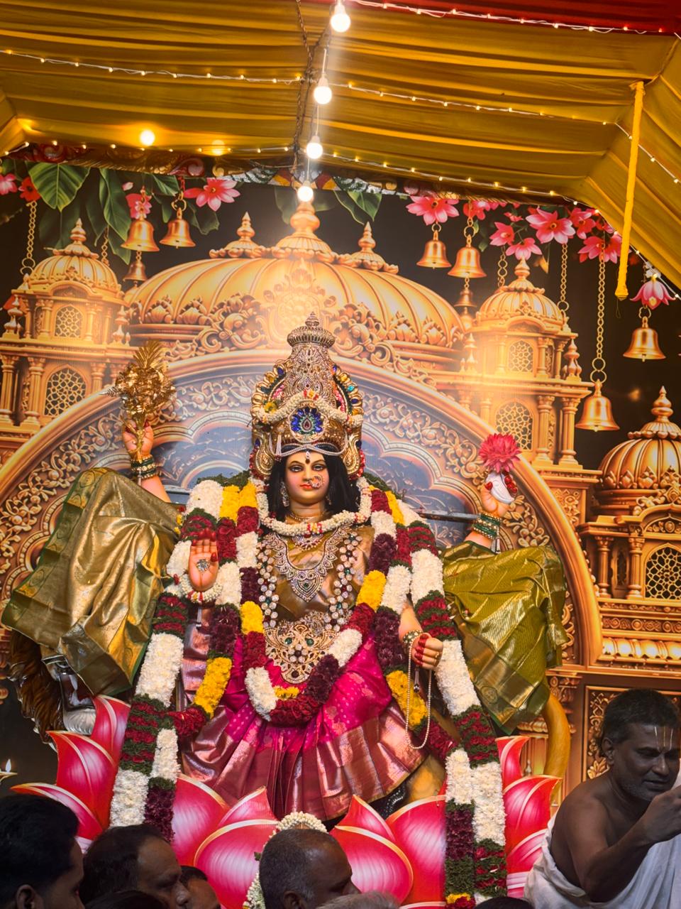 బాల త్రిపుర సుందరిగా దర్శనమిచ్చిన దుర్గమ్మ
