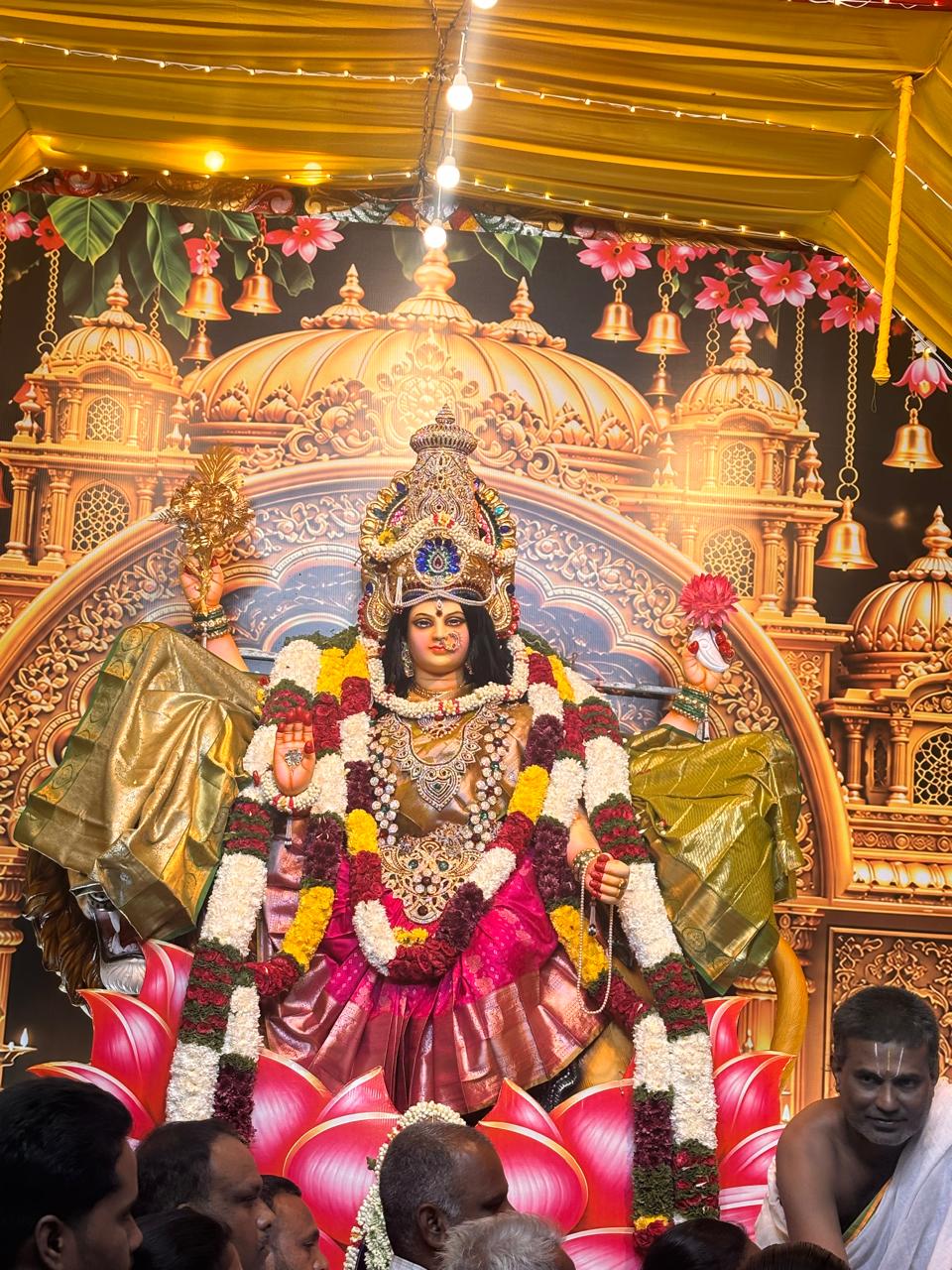 బాల త్రిపుర సుందరిగా దర్శనమిచ్చిన దుర్గమ్మ