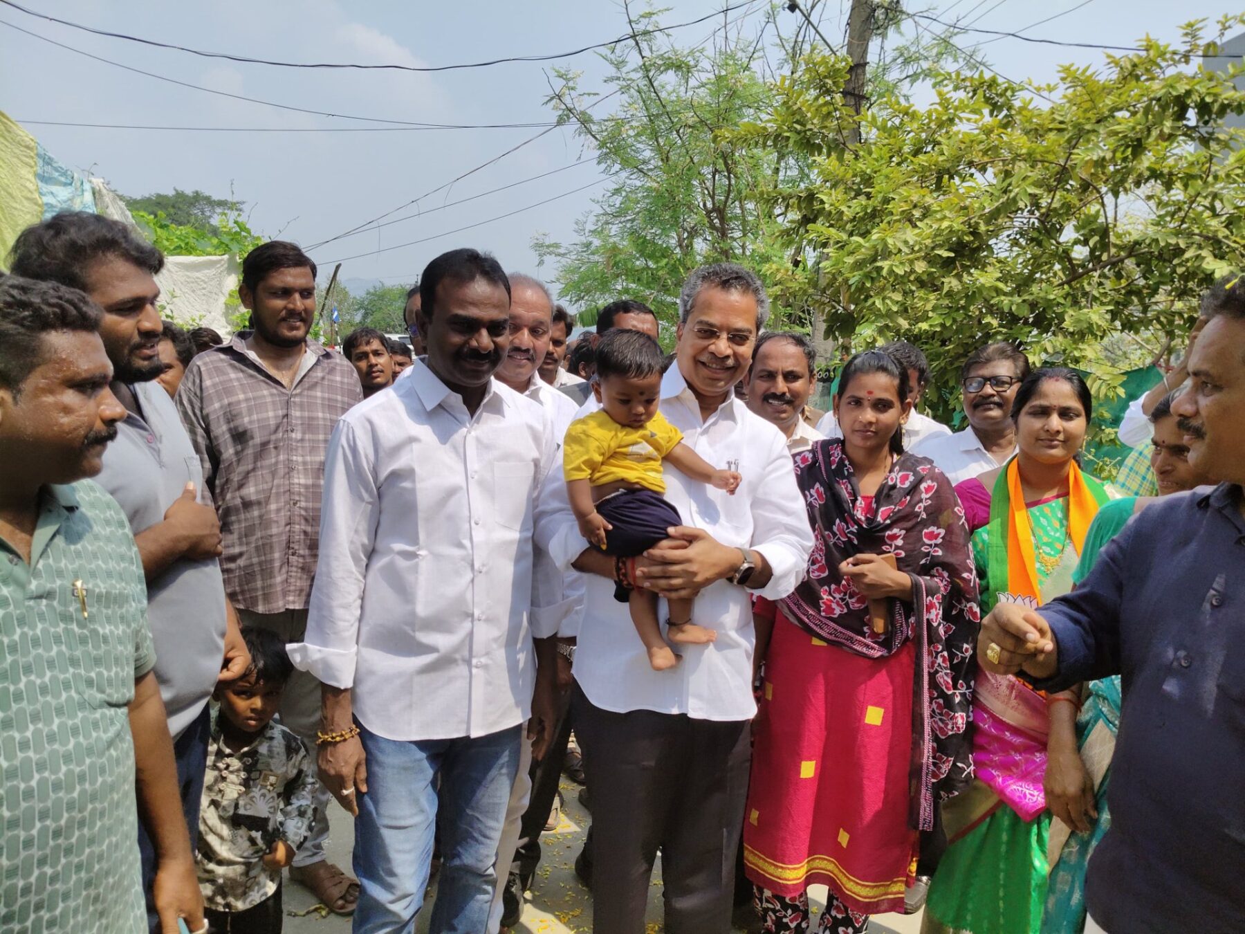 మూలపాడు 47 లక్షలతో సిమెంట్ రోడ్డు నిర్మాణం శంకుస్థాపన మైలవరం ఎమ్మెల్యే వసంత వెంకటకృష్ణ ప్రసాద్