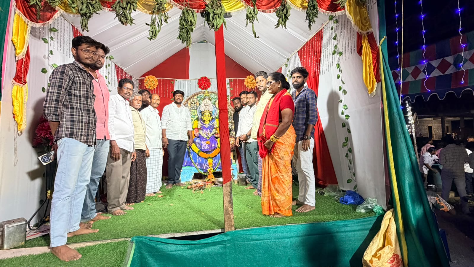 నవరాత్రులు పూజ కార్యక్రమాలు పాల్గొన్న తెలుగుదేశం పార్టీ యువ నాయకుడు లంక నితీష్ కరెడ్ల నారాయణ