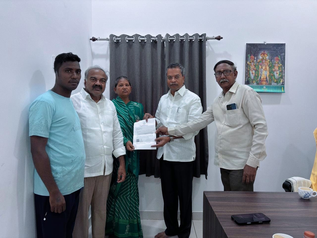 మైలవరం నియోజవర్గం ఇద్దరు వైద్యం ఖర్చు ఎల్ ఓ సి లు మంజూరు