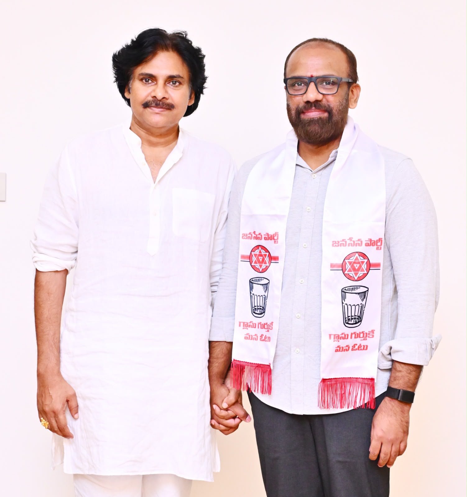 జనసేనలోకి వంగవీటి రాధా పార్టీల ఆహ్వానిచ్చిన డిప్యూటీ సీఎం పవన్ కళ్యాణ్
