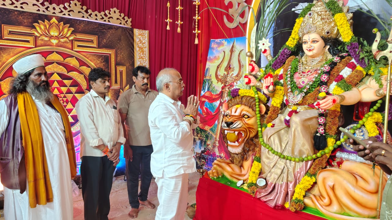 సత్యమ్మ తల్లికి కోగంటి సత్యం పూజలు విగ్రహ ప్రతిష్టకు లక్ష విరాళం