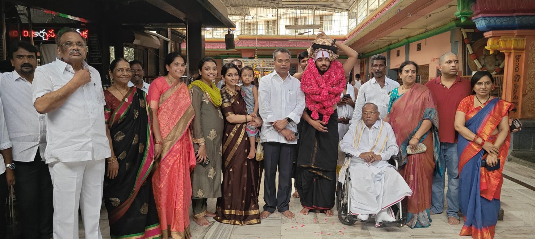 గొల్లపూడి అయ్యప్ప స్వామి గుడిలో దేవాలయంలో సందడి మాజీ మంత్రి వసంత నాగేశ్వరావు గారు