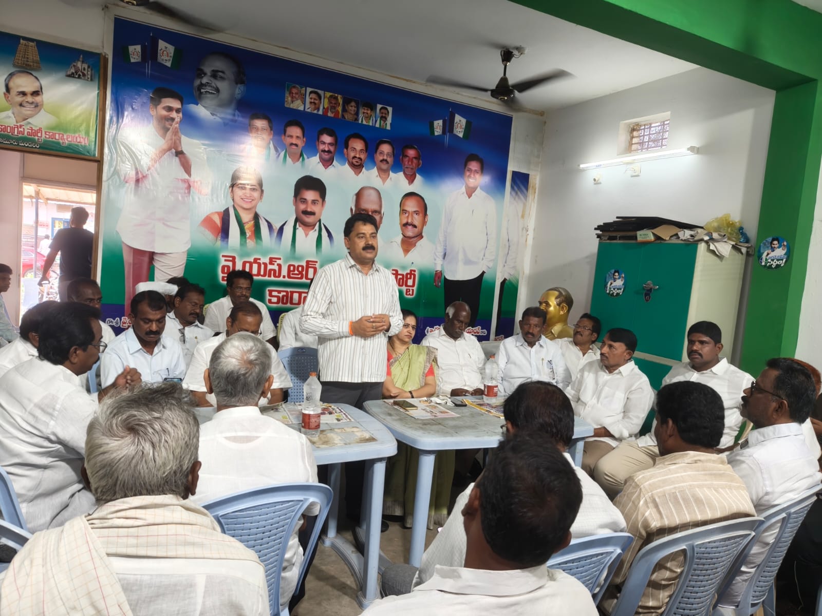 వై యస్ ఆర్ పార్టీ ఎంపీటీసీ , జడ్పీటీసీ అభ్యర్థుల ఖరారు రేపే