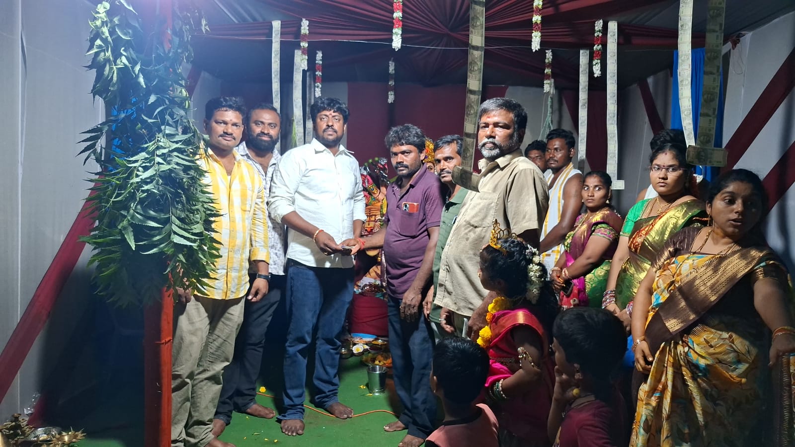 మైలవరం మండలం అమ్మవారి విగ్రహాలకు విరాళాలు లంక నితీష్