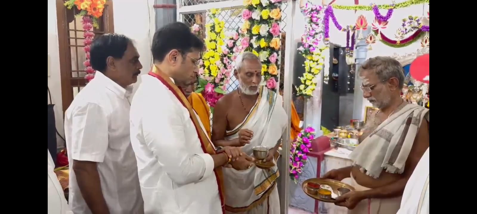 పలు ఆధ్యాత్మిక కార్యక్రమాల్లో పాల్గొన్న మంత్రి శ్రీధర్ బాబు