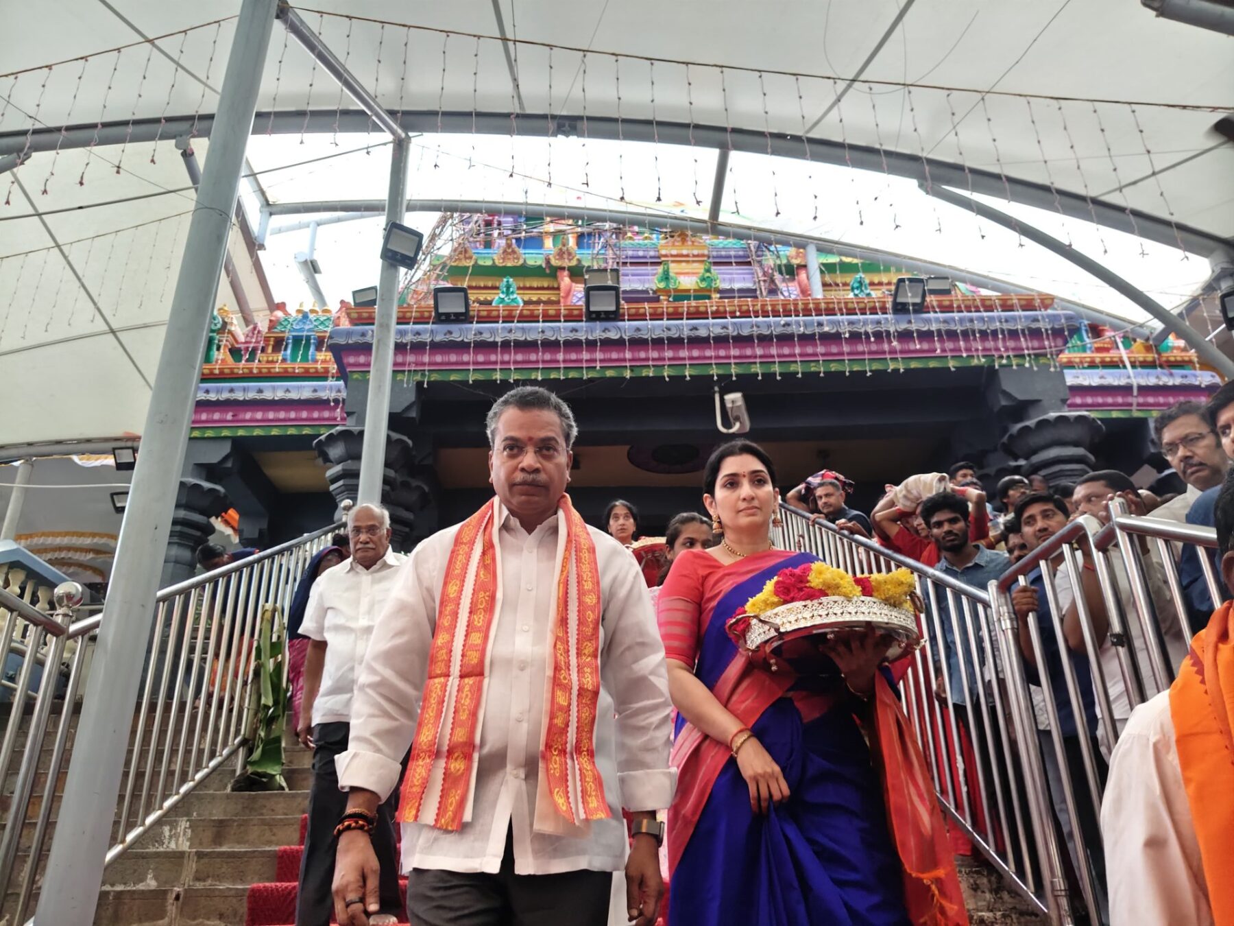 దుర్గమ్మను దర్శించుకున్న మైలవరం ఎమ్మెల్యే వసంత వెంకటకృష్ణ ప్రసాద్