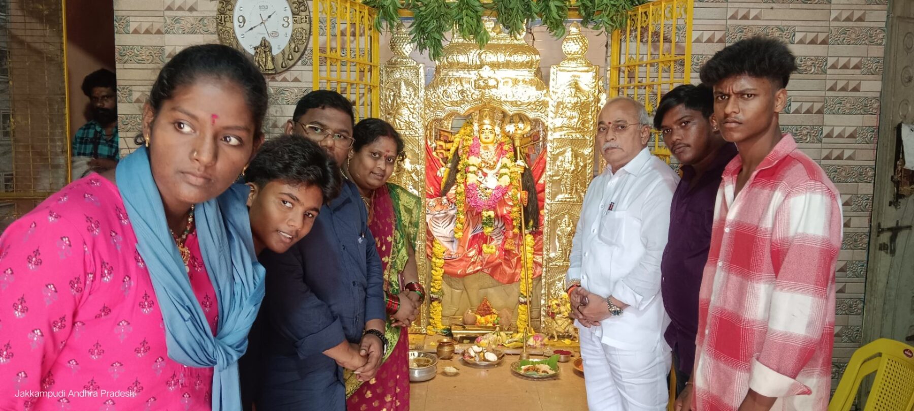 మైలవరం నియోజవర్గం వైయస్సార్ కాలనీ దేవీ నవరాత్రుల పాల్గొన్న కోగంటి సత్యం