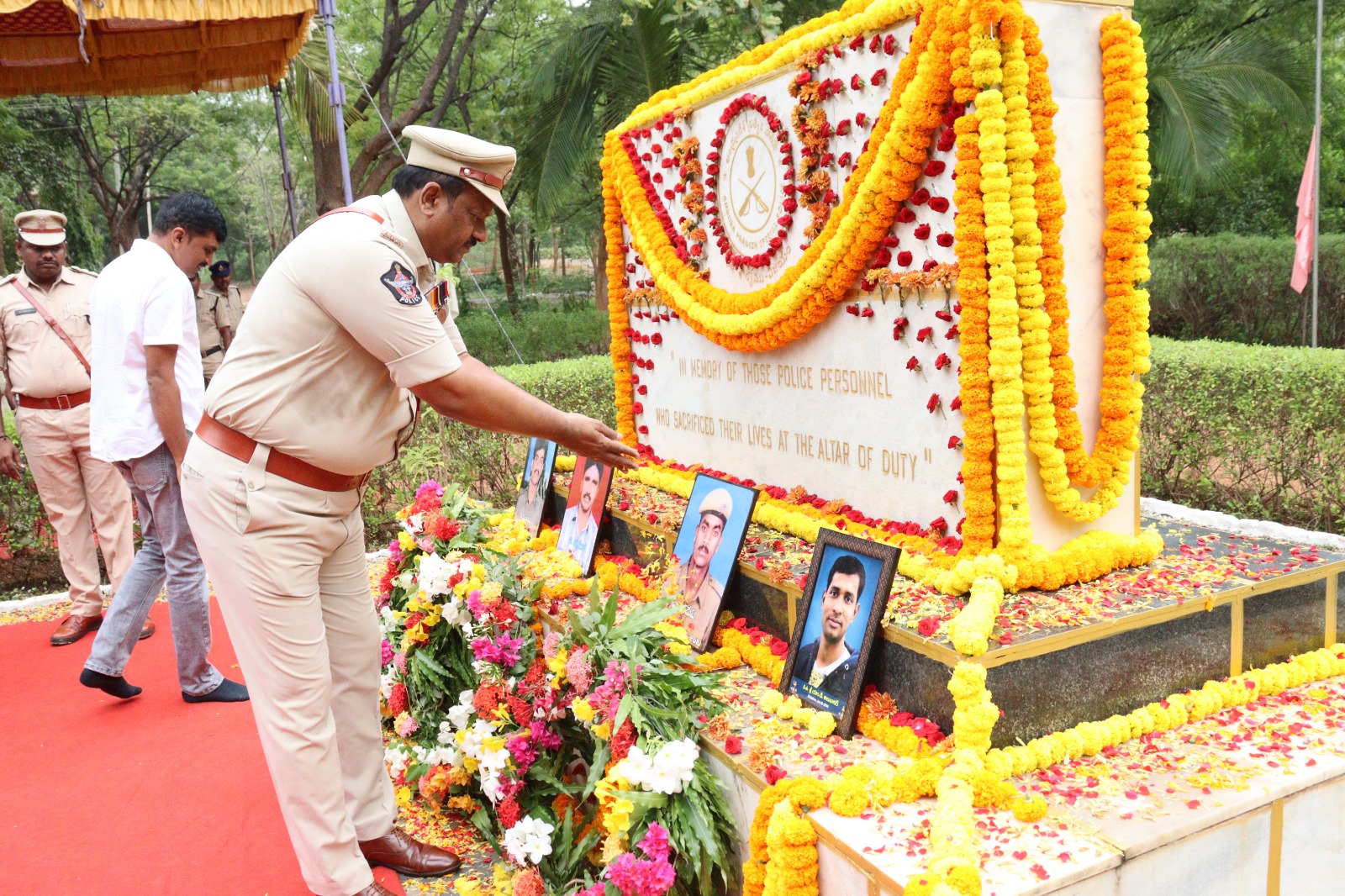పోలీసుల త్యాగాలు మరువలేనివి -కమాండెంట్ కే.ఆనందరెడ్డి