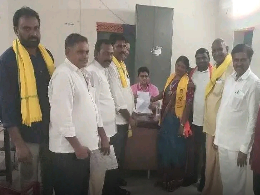 చింతలదేవిలో నుంచి కొప్పోలు మమత నామినేషన్