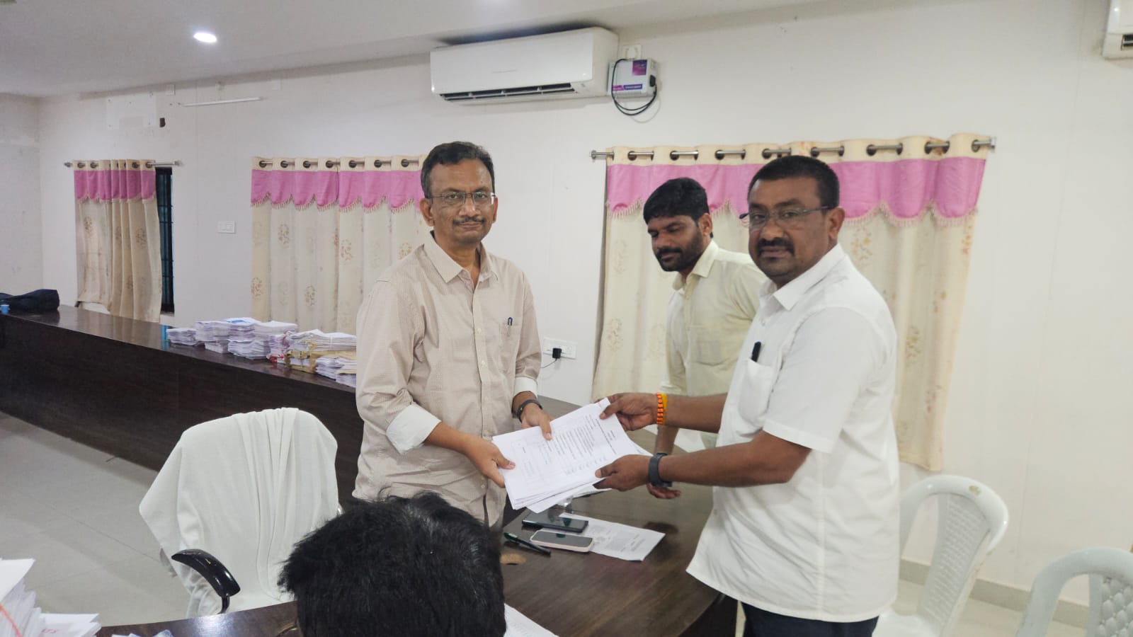 దుత్తలూరు జడ్పీటీసీగా వైసీపీ అభ్యర్థి మల్లవరపు రామ్మోహన్ రెడ్డి నామినేషన్ దాఖలు
