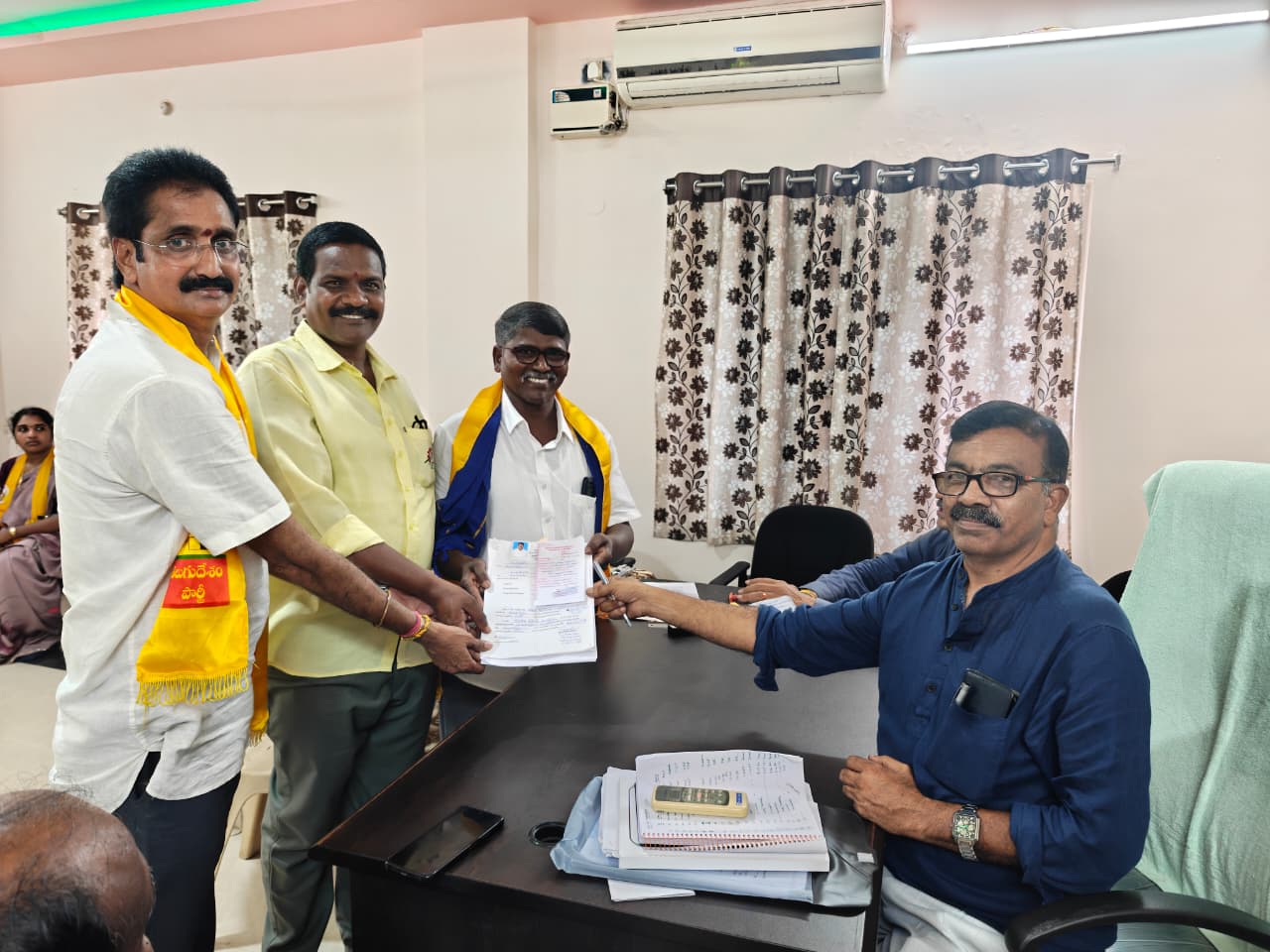 అయినాపురం టిడిపి ఎంపీటీసీ1 అభ్యర్థిగా సబ్బతి డేవిడ్ రాజు మినేషన్ దాఖలు