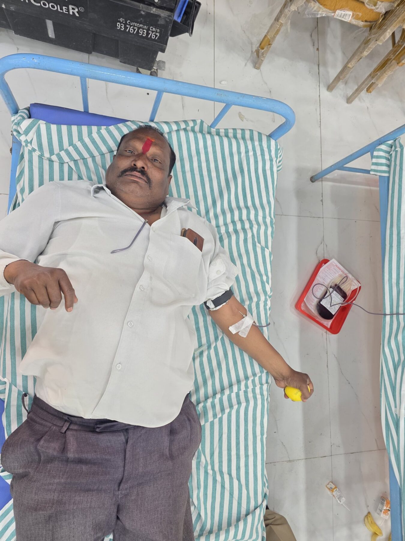 పోలీసుల సేవలకు సంఘీభావంగా రక్తదానం మానత్వాన్ని చాటుకున్న ఆటో డ్రైవర్