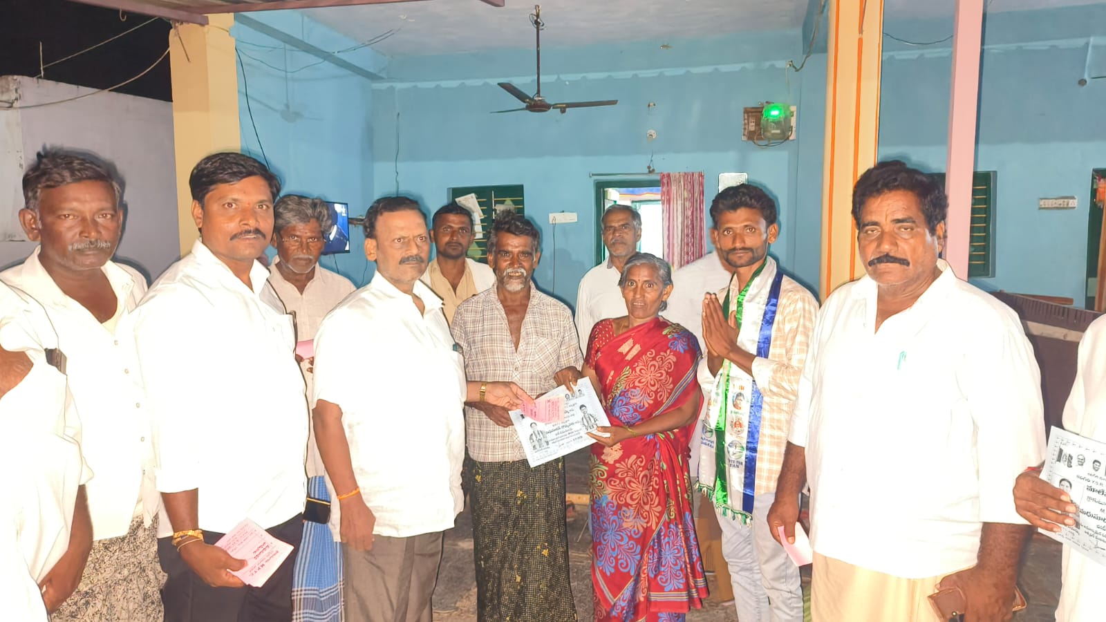 కుమ్మరకొండూరులో వైఎస్సార్‌సీపీ అభ్యర్థుల విజయానికి ఇంటింటి ప్రచారం