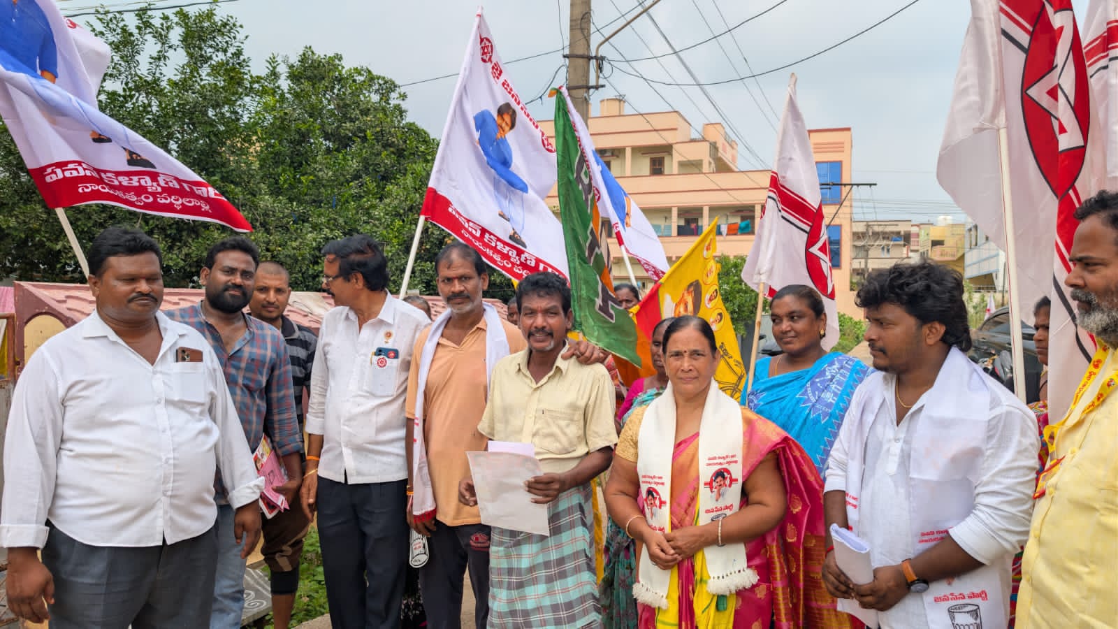మైలవరం ఐదో సెగ్మెంట్ జనసేన ఎంపిటిసి అభ్యర్థి సుజాత ప్రచారం