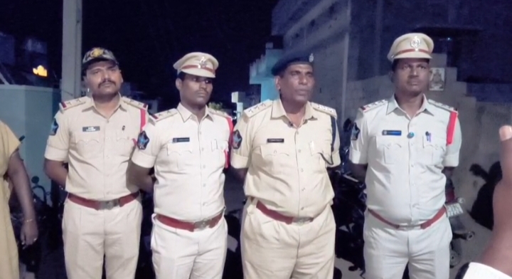 ఆత్మకూరులో పోలీసుల కార్డన్‌ సెర్చ్‌.. 24 వాహనాలు స్వాధీనం