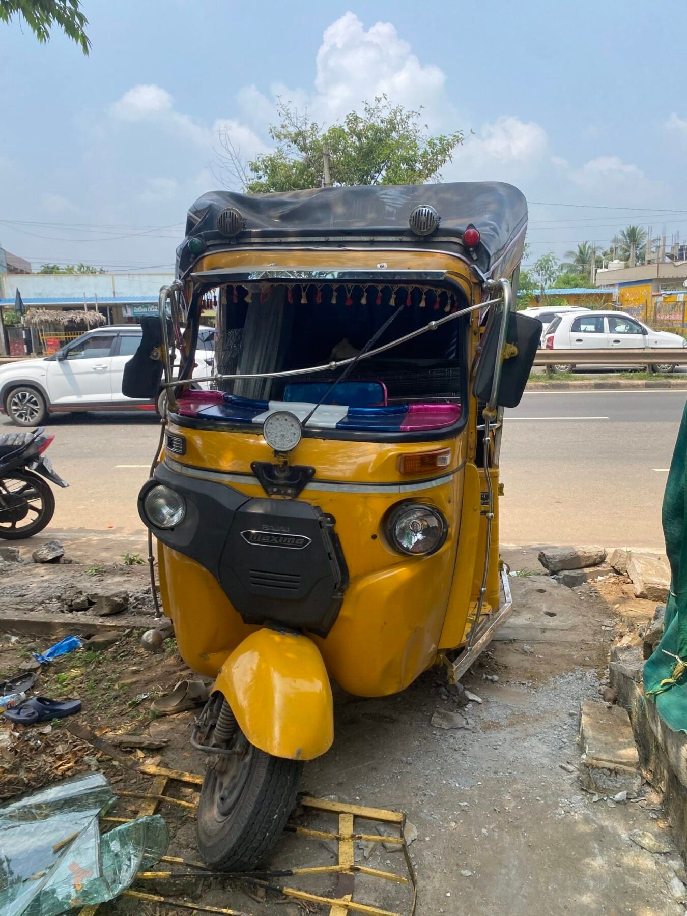 **మల్లేపల్లి వద్ద తెల్లవారుజామున ఘోర రోడ్డు ప్రమాదం.. ఆటోను ఢీకొట్టిన లారీ**
