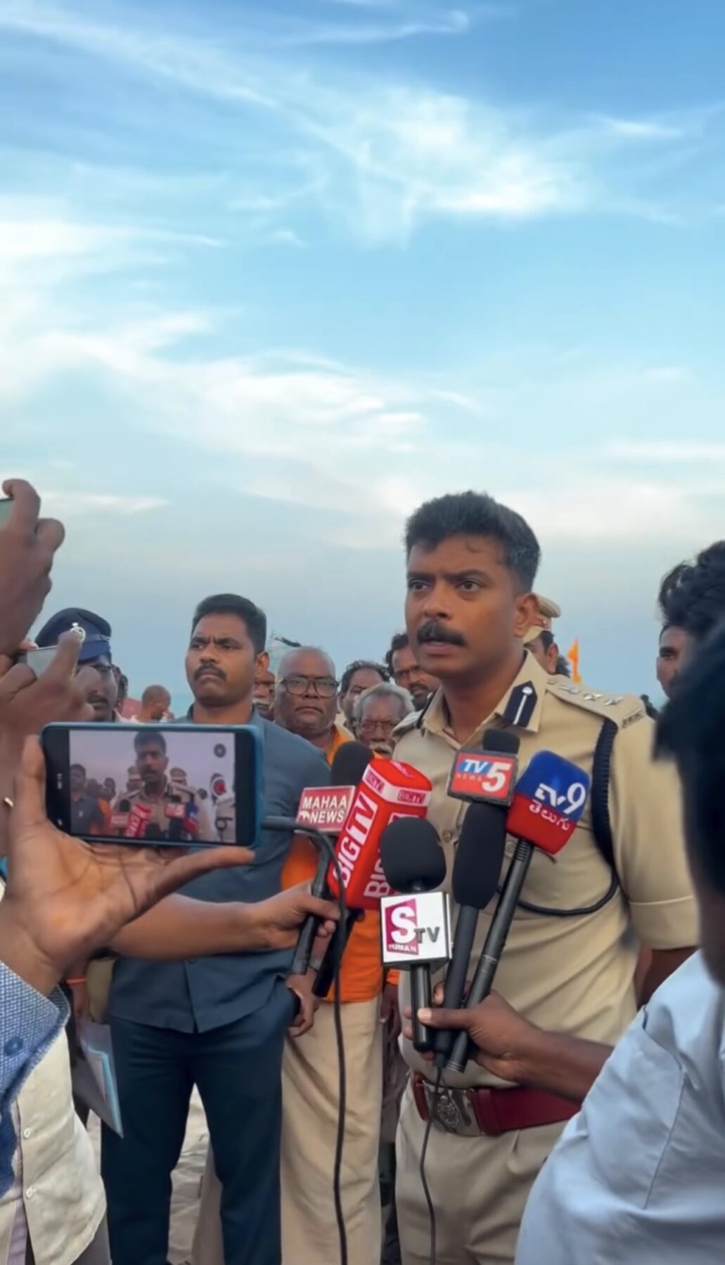 పాకల బీచ్లో విషాదం.. ఇద్దరు యువకులు మృతి, మరో ఇద్దరు గల్లంతు! కనిగిరి మండలం శ్రీరంగాపురం గ్రామంలో విషాదఛాయలు