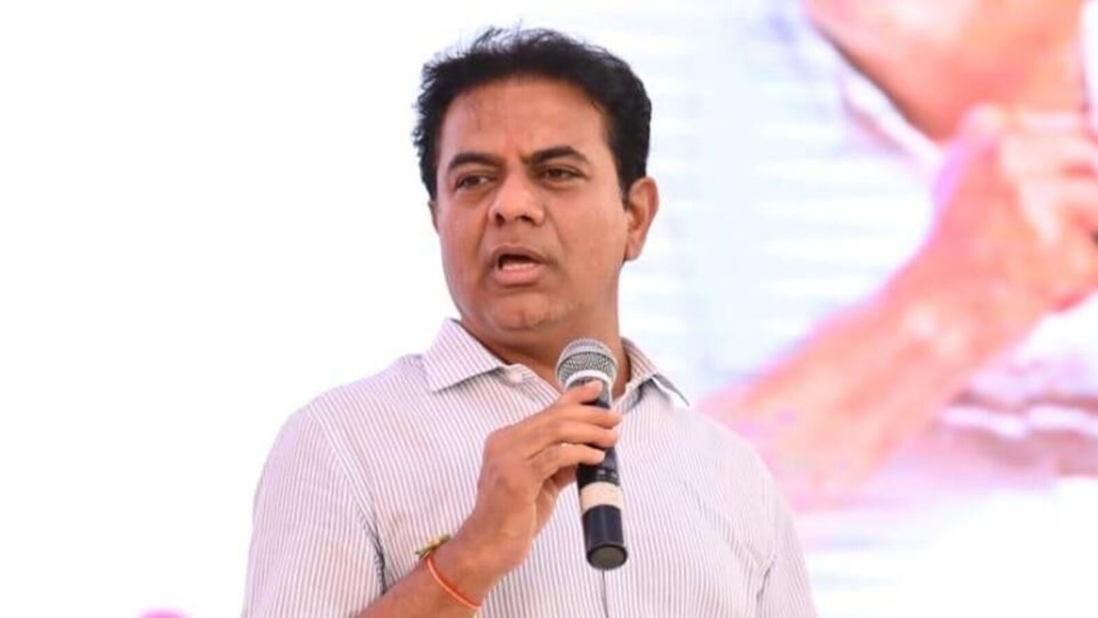కాంగ్రెస్ ప్రభుత్వానికి హాలిడే ఇవ్వాలి
