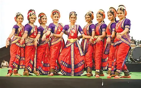 కళాకారిణుల పిల్లలకు వెలుగు