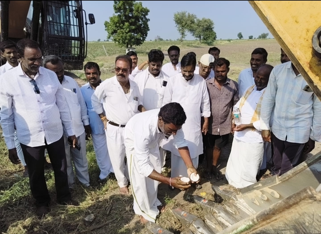 కున్సి గ్రామంలో కాలువ పూడికతీత పనులు ప్రారంభం రైతులకు సాగునీటి సౌకర్యం మెరుగుపరిచేందుకు చర్యలు