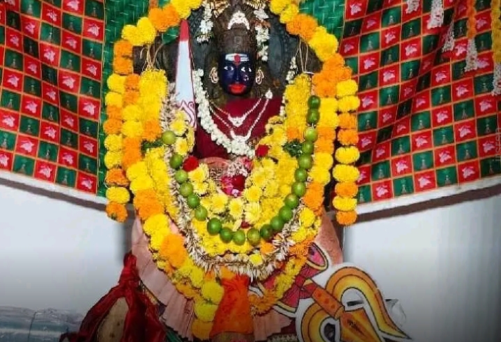మహిషాసుర మర్దిని అలంకారంలో అమ్మవారి దర్శనం