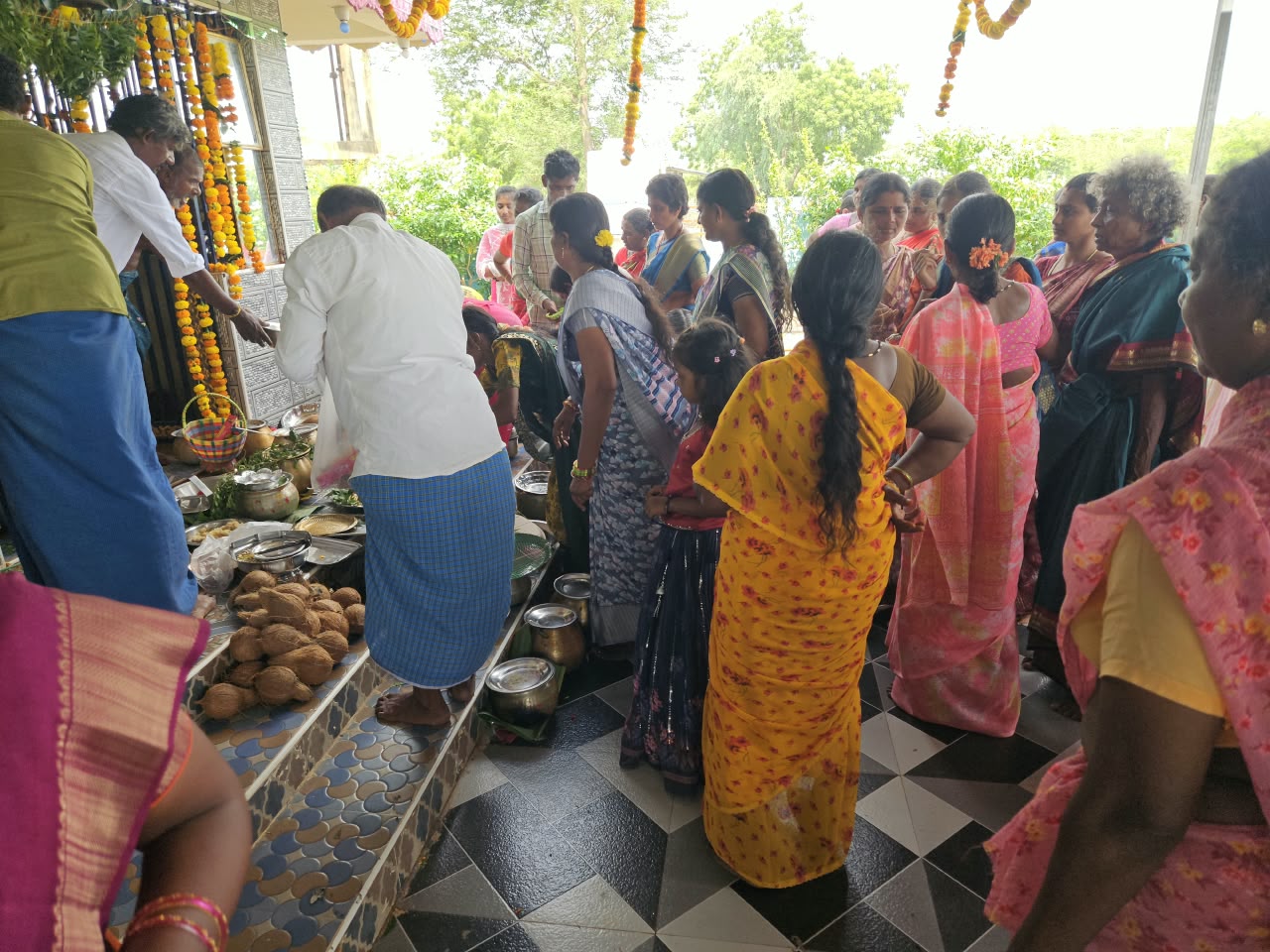 కొత్తపేటలో దసరా నవరాత్రి వేడుకలు: వైభవంగా శ్రీ బాల చౌడేశ్వరి దేవి పొంగళ్ల మహోత్సవం