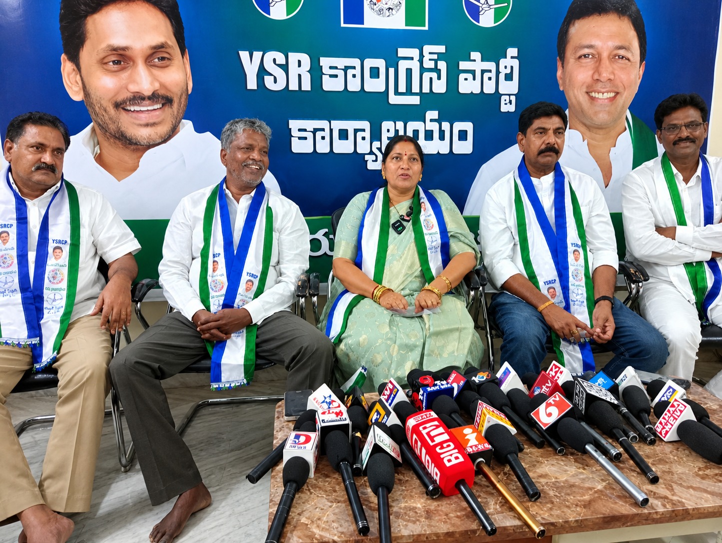షకీలా అభ్యర్థిత్వంపై వైసీపీ ప్రశ్నలు.. ఆత్మకూరులో రాజకీయ వేడి!