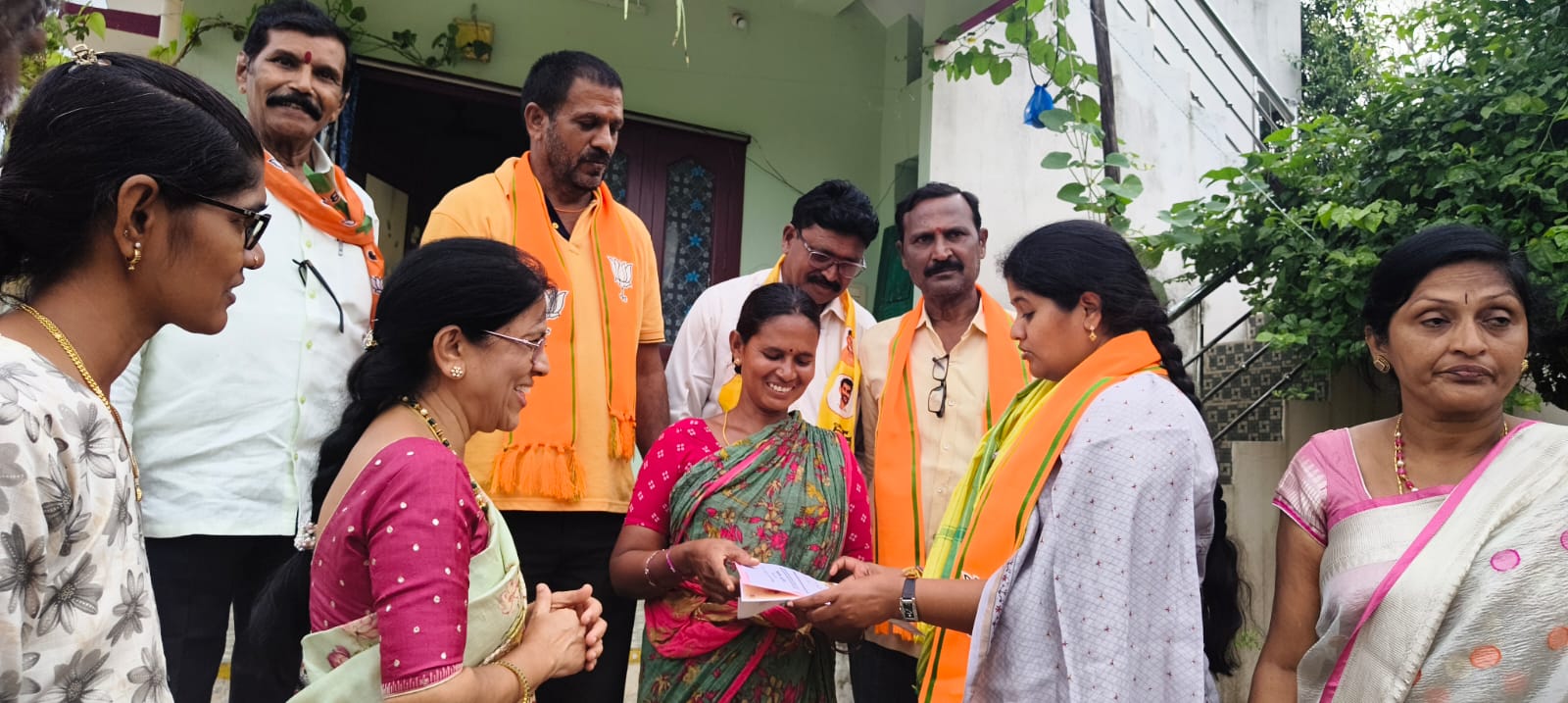 ప్రచారంలో దూసుకెళ్తున్న డాక్టర్ షకీలా!