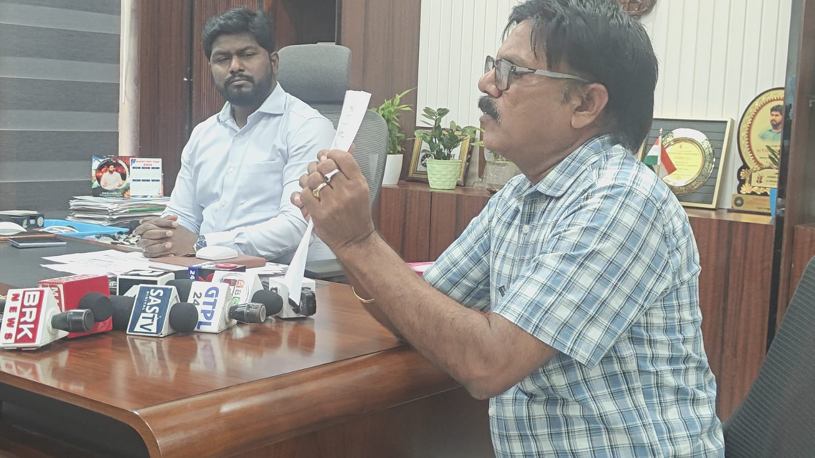 బ్యాలెట్‌తో ఓటు వేయడంపై అవగాహన