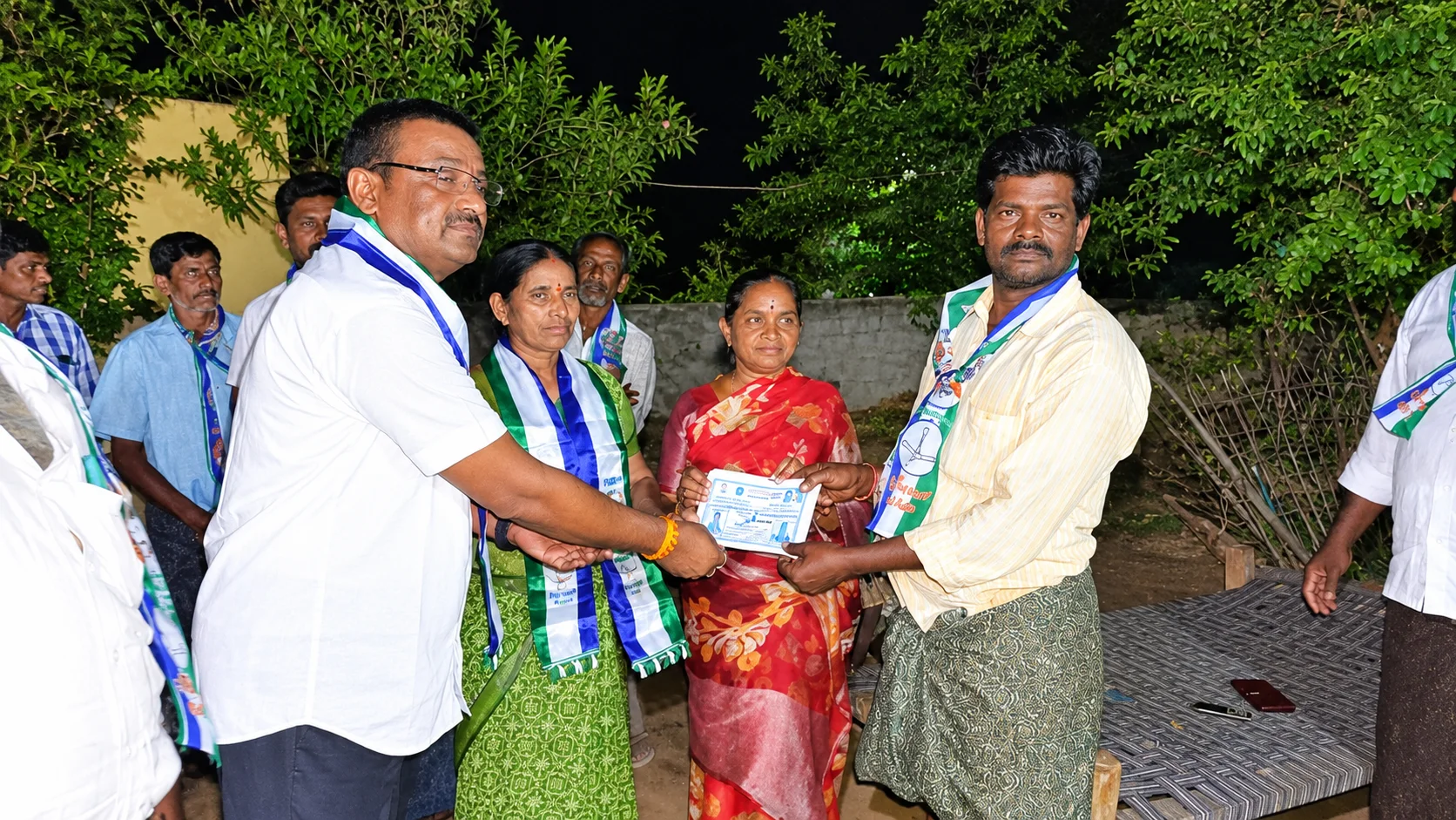 తురకపల్లి బీసీ కాలనీలో వైఎస్సార్‌సీపీ ఎంపీటీసీ అభ్యర్థి గువ్వల రమణ విస్తృత ప్రచారం!