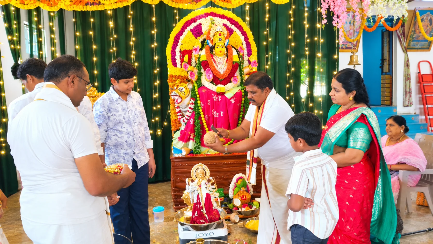 బాలా త్రిపుర సుందరిగా దుర్గామాత దర్శనం -ఎనిమిదేళ్లుగా శరన్నవరాత్రి ఉత్సవాలకు పీఆర్‌బీ హ్యాండ్లూమ్ సహకారం