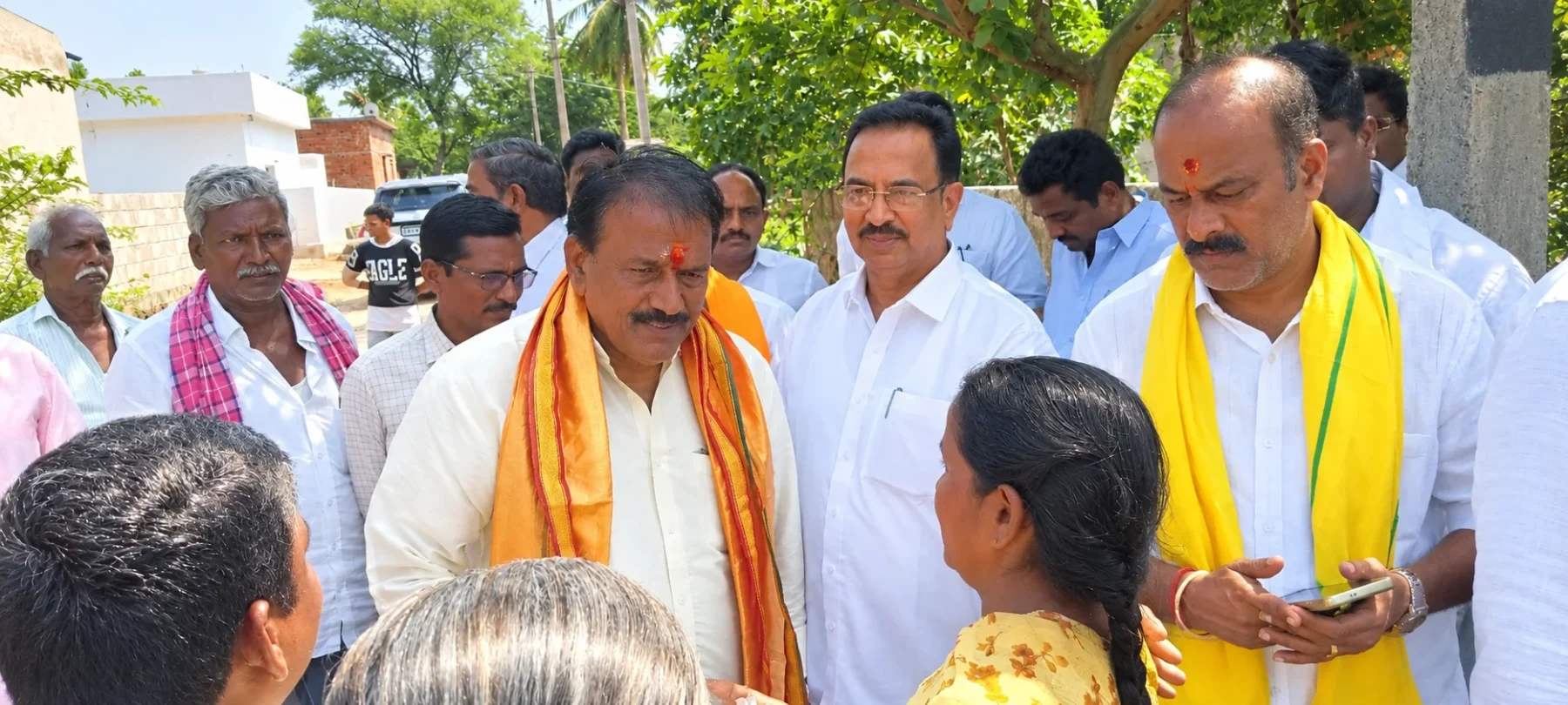 కొత్తపేటలో టీడీపీ జెడ్పీటీసీ అభ్యర్థి కంభం విజయరామిరెడ్డి ప్రచారం