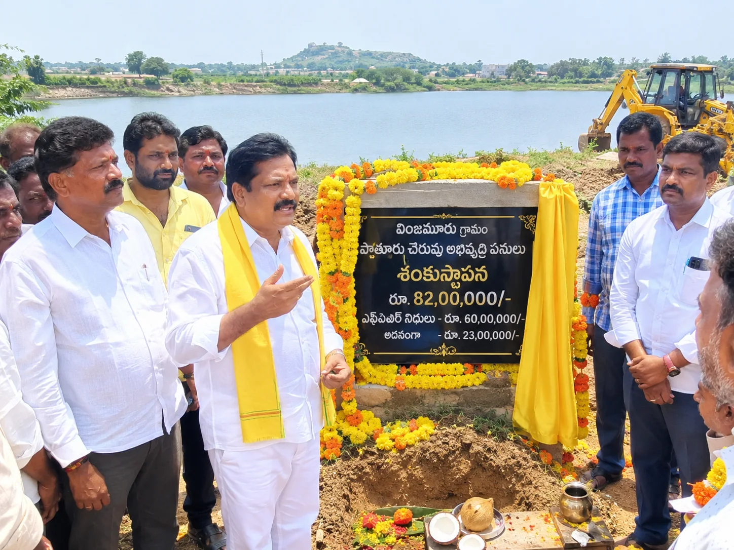 రూ.82 లక్షలతో పాతూరు చెరువు అభివృద్ధి పనులు