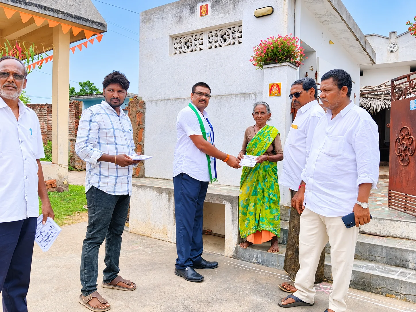 పాపంపల్లెలో వైఎస్సార్ కాంగ్రెస్ పార్టీ జోరుగా ప్రచారం