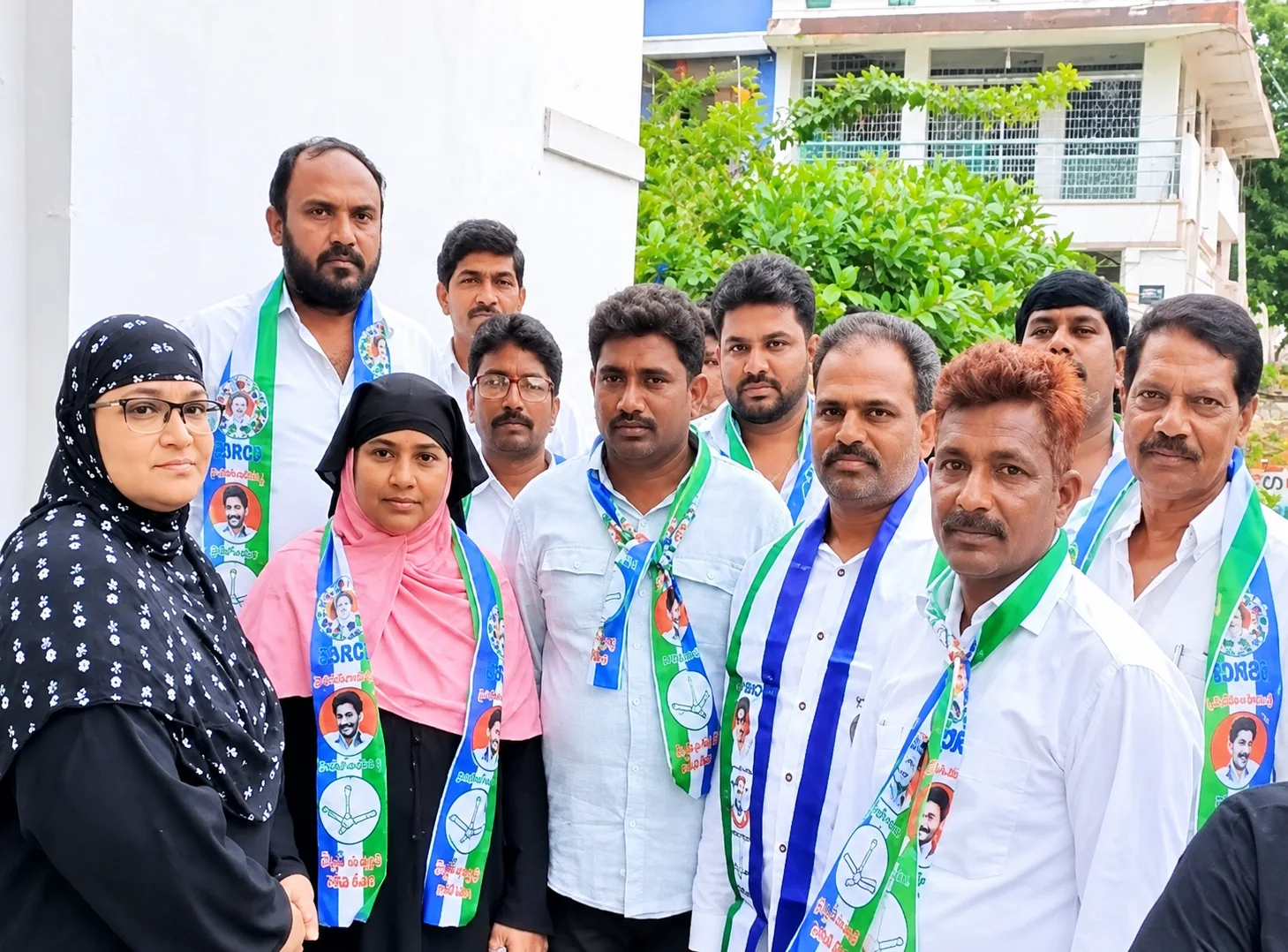 ఓటర్లను కలిసి మద్దతు కోరిన ఎంపీటీసీ, జెడ్పీటీసీ అభ్యర్థులు