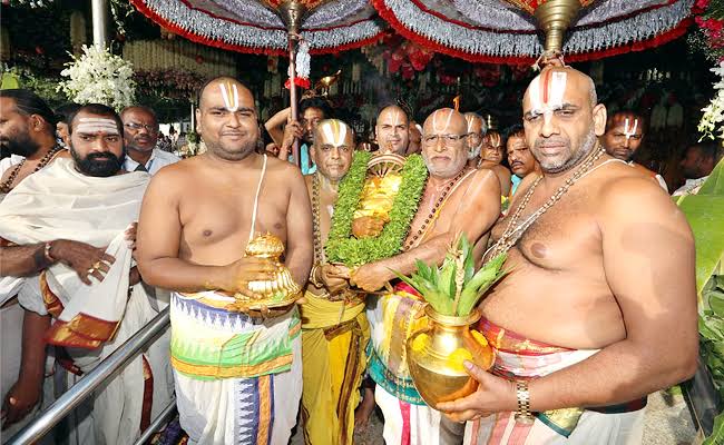 చక్రస్నానంతో ముగిసిన నవరాత్రి బ్రహ్మోత్సవాలు